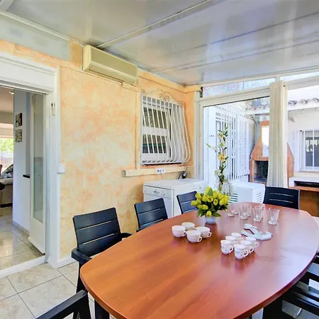 Holiday home Tranquil With Pool Empuriabrava