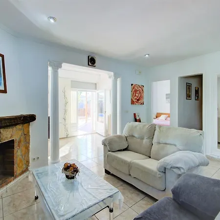 Сasa de vacaciones House In With Private Pool