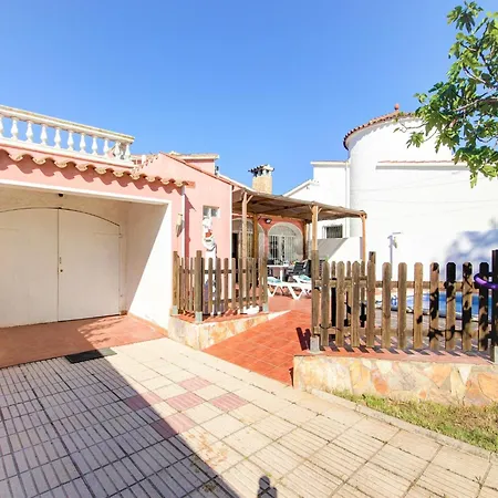 House In With Private Pool *