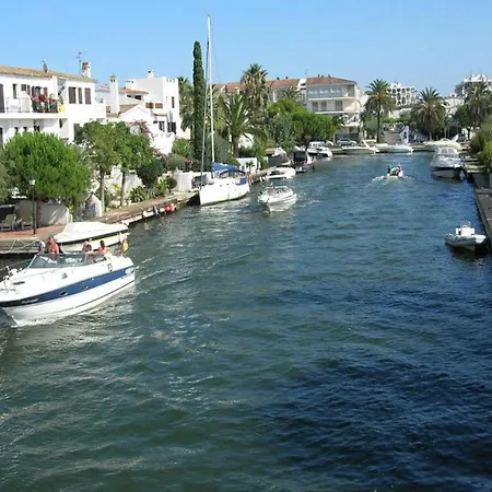 Tranquil With Pool Holiday home Empuriabrava