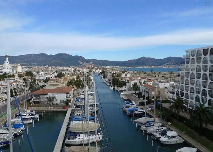House In With Private Pool Casa de Férias