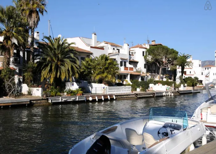 House In With Private Pool Casa de Férias