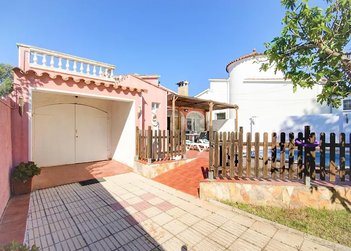 House In With Private Pool *