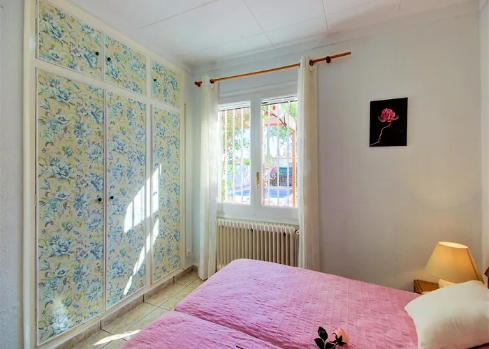 House In With Private Pool Casa de Férias